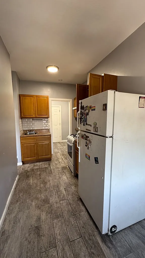 690 Linwood Street — Photo 2