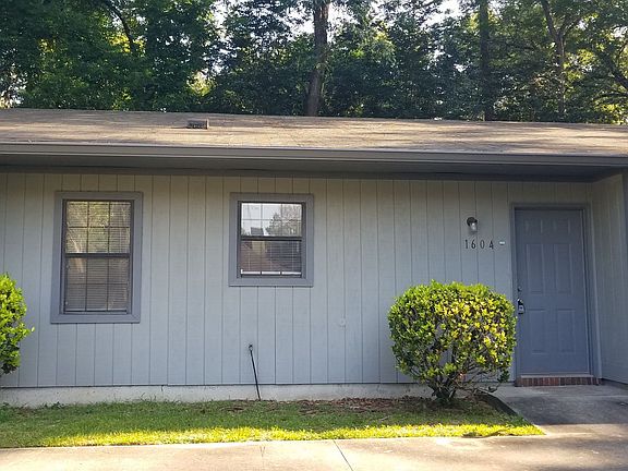 3rd image of 1604 Iola Dr