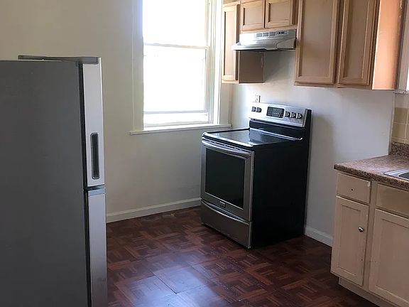 3rd image of 4423 Marcus Ave #2F
