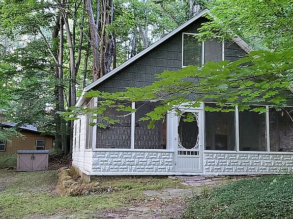 3rd image of 526 E Ellery St