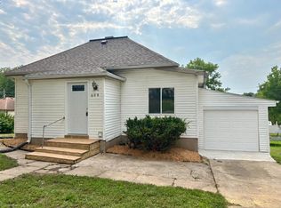 608 N Walnut St, Avoca, IA 51521