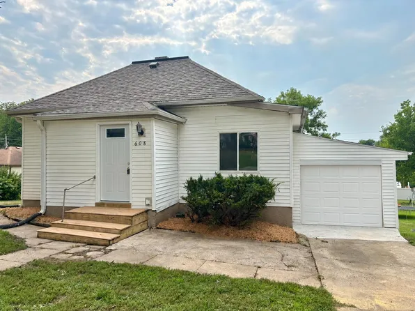 608 N Walnut St, Avoca, IA 51521