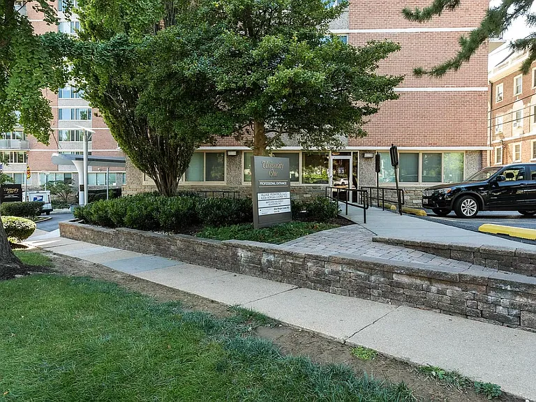 1 E University Pkwy #120 — Photo 10