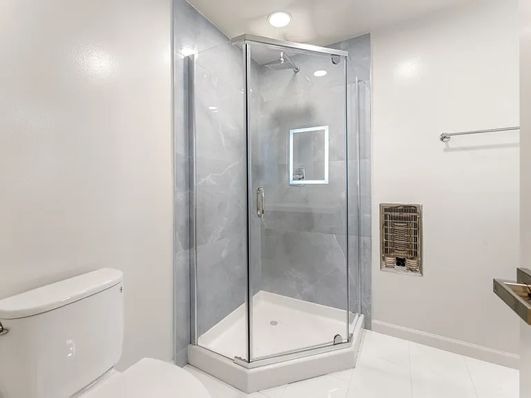 2441 Carlmont Dr — Photo 17