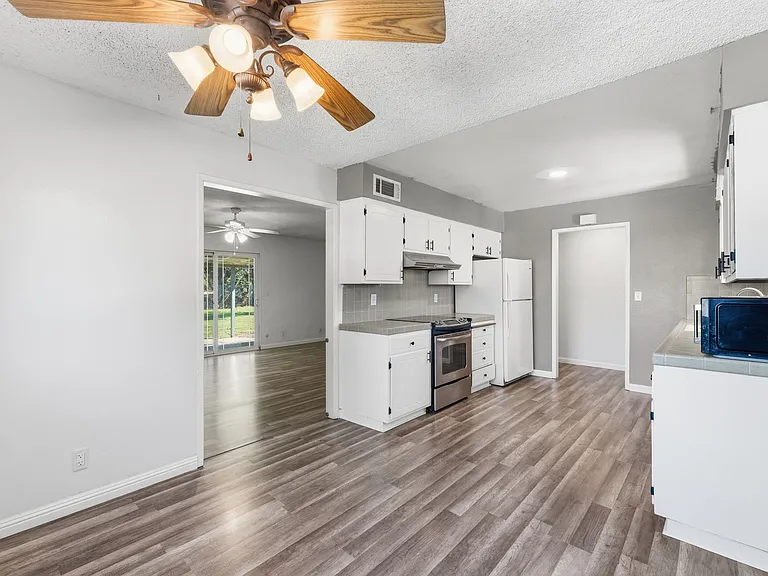 952 W Raymond Rd — Photo 10