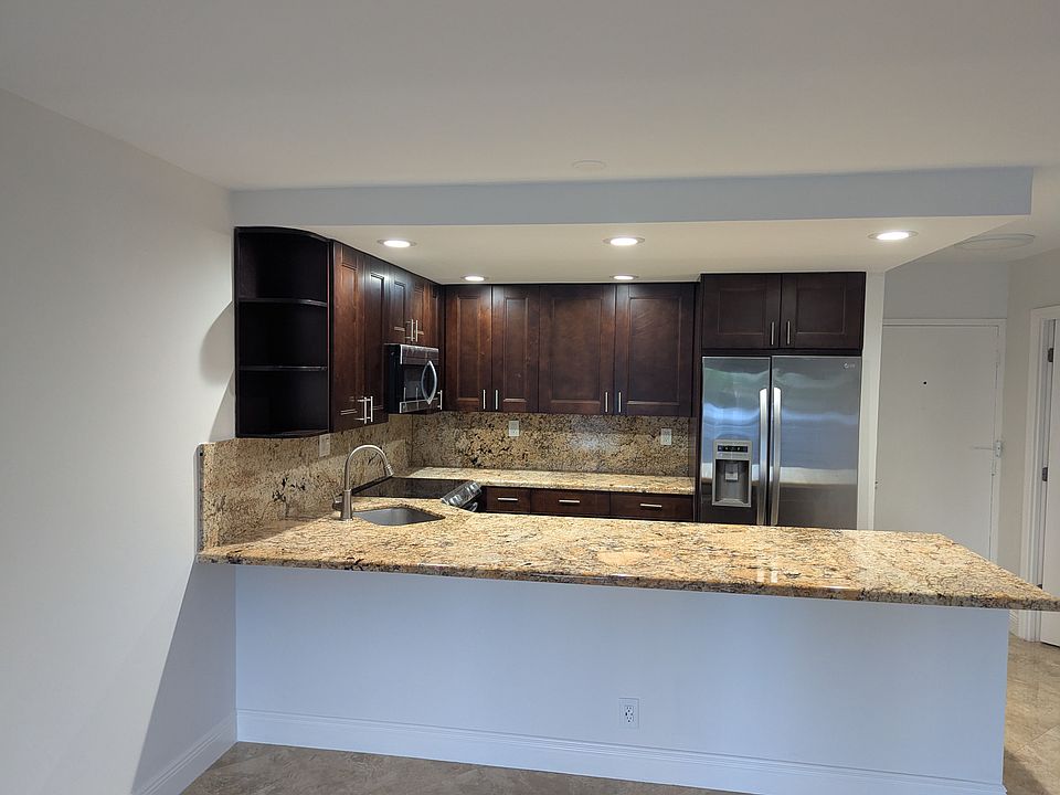 1st image of 550 Bayshore Dr APT 310