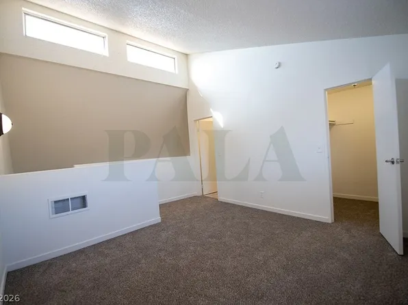 5196 Gray Ln APT D, Las Vegas, NV 89119