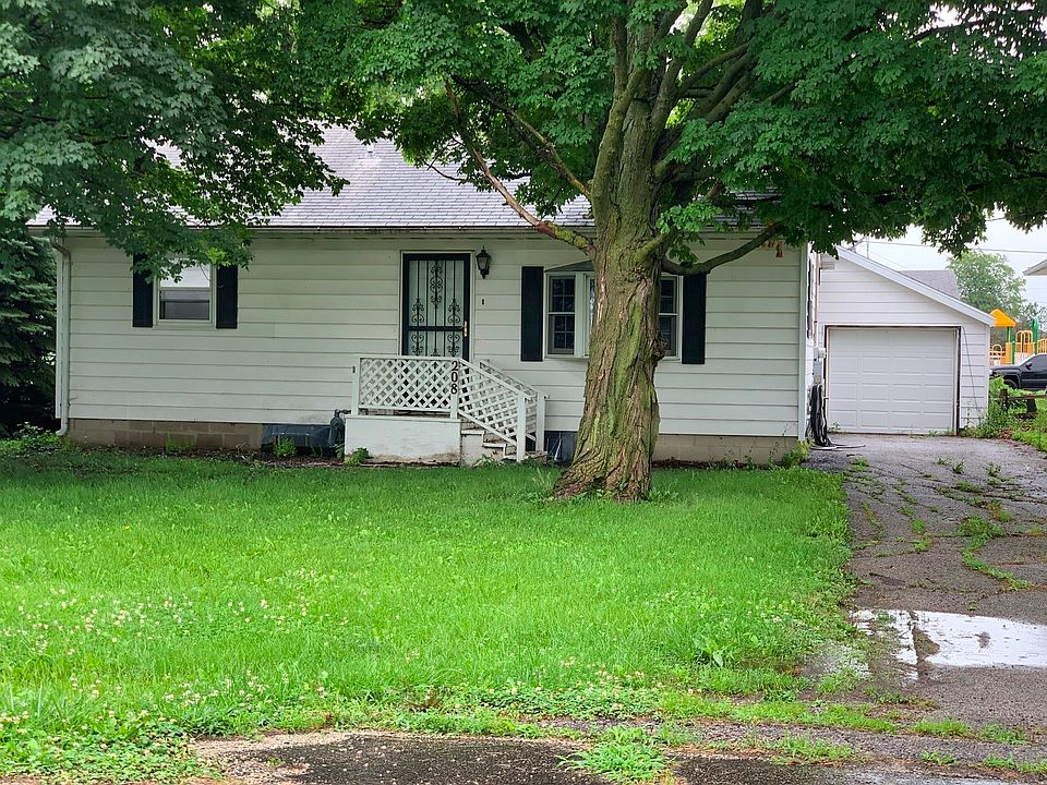 1st image of 208 N Oak St