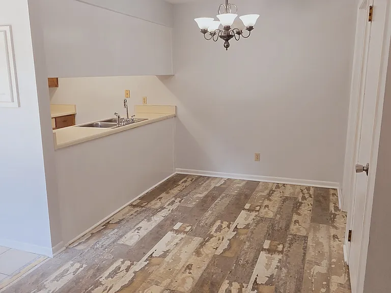 2301 Michigan Ave #11 — Photo 4