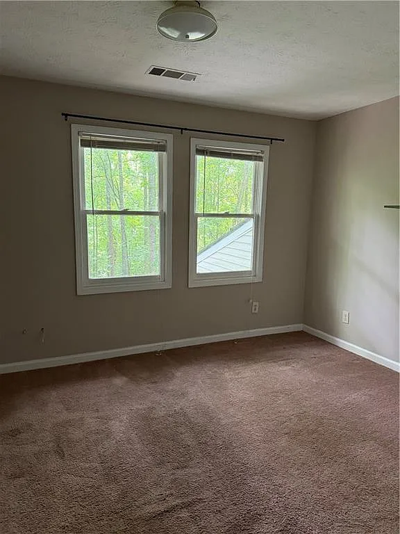 2 bed, 1.5 bath, 1400 sqft, $1,600 — Photo 2
