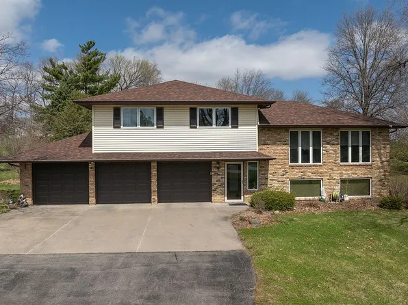 6410 Hillcrest Rd, Cedar Rapids, IA 52404