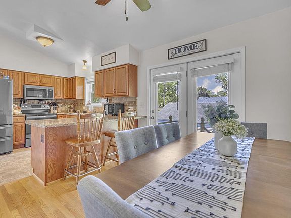 3rd image of 1520 Columbia AVENUE