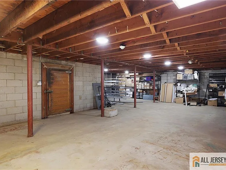215 Washington Rd — Photo 27