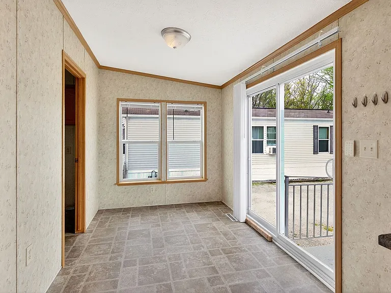 15 W Redwood Ave — Photo 46