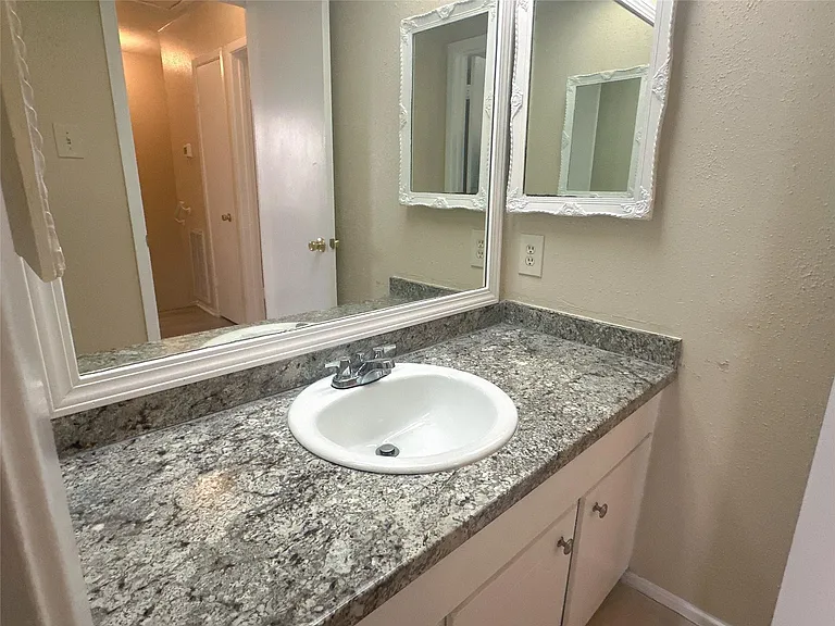 6518 S Briar Bayou Dr — Photo 23