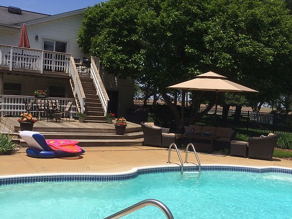 pool/entertainment area