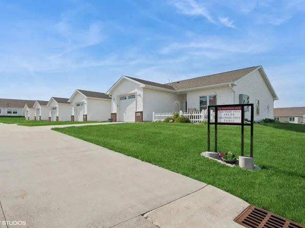 101 Flintstone Dr #B, Waverly, IA 50677