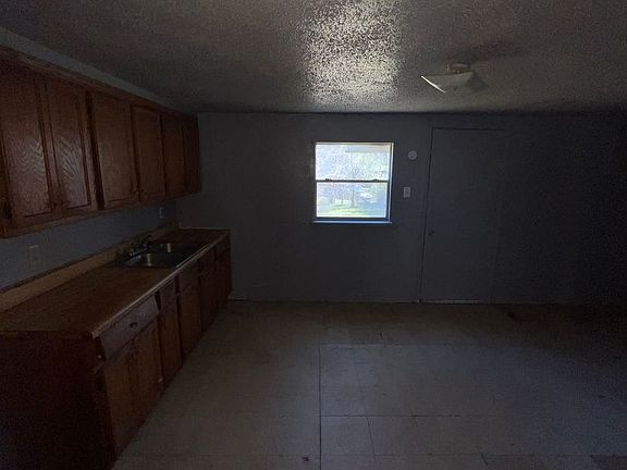 5th image of 2967 Hattie St