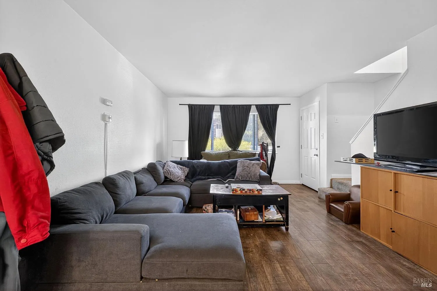 2 bed, 1.5 bath, 850 sqft, $2,350 — Photo 2