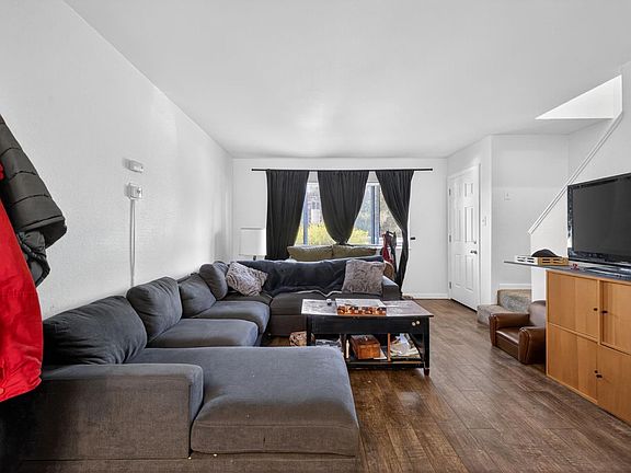 2nd image of 600 Pacific Ave #1