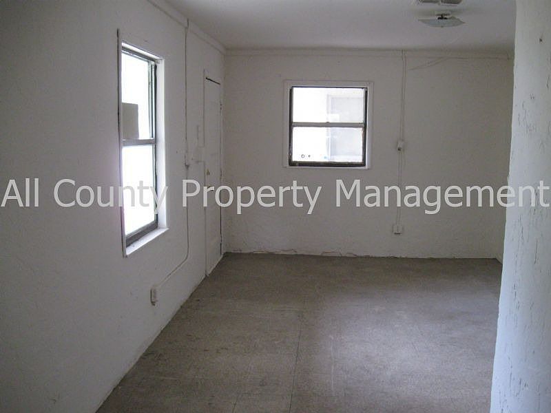 2nd image of 518 E Lime St APT A