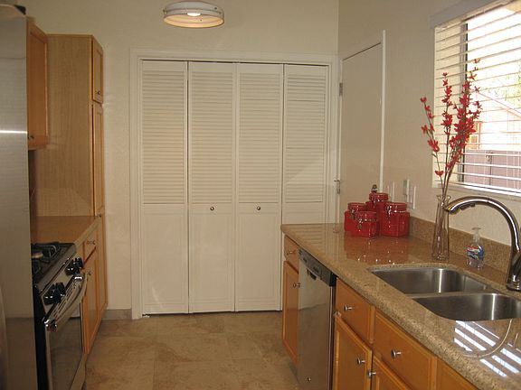 5th image of 131 N Sawtelle Ave
