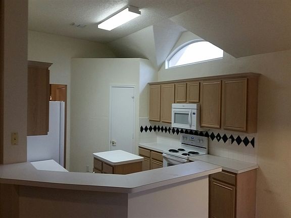 3rd image of 1656 Niagara Blvd #0