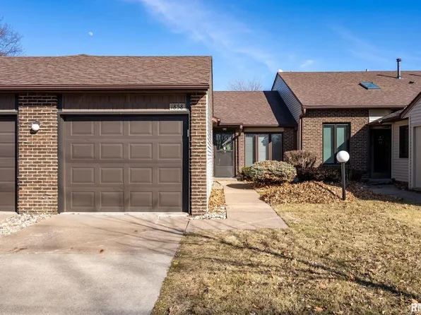 1858 53rd St, Moline, IL 61265