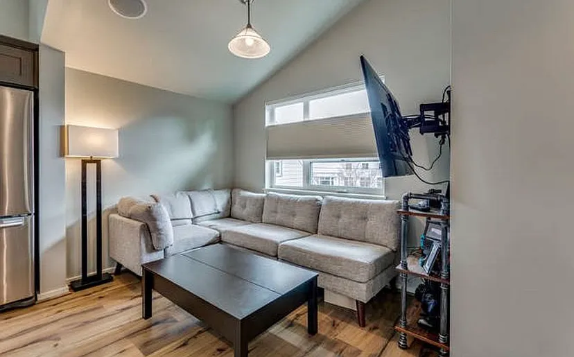 1 bed, 1000 sqft, $1,950 — Photo 3