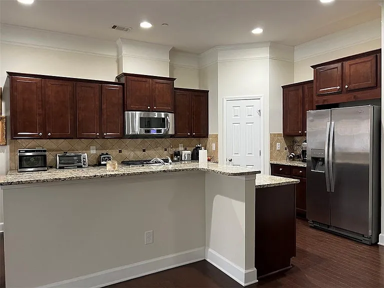 5527 Parkerton Ln — Photo 9
