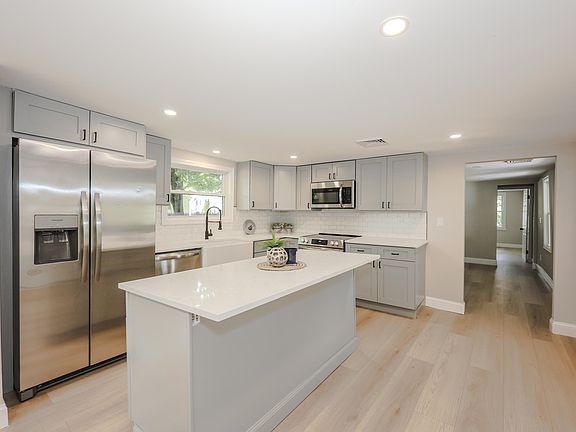 2nd image of 32 Raymond Road