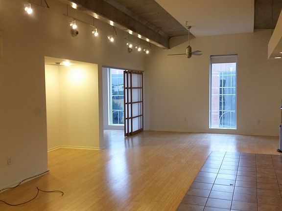4th image of 112 E Clay St #U4d