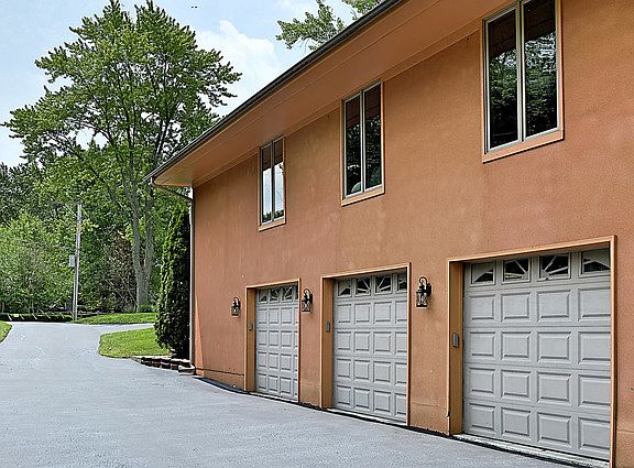 3rd image of 21370 W South Boschome Cir