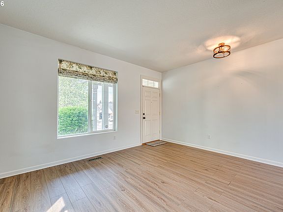 4th image of 329 S Spruce Ave