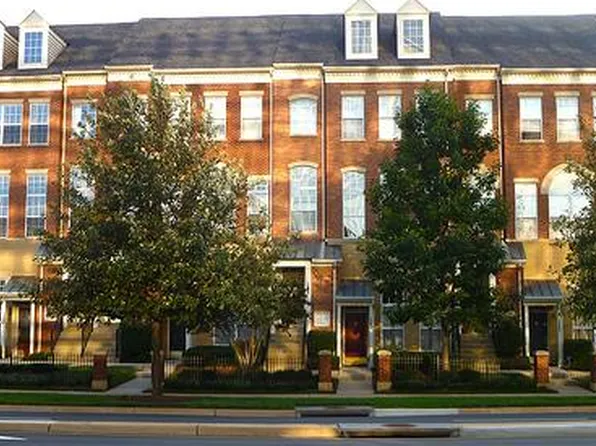 1931 Crescent Park Dr, Reston, VA 20190