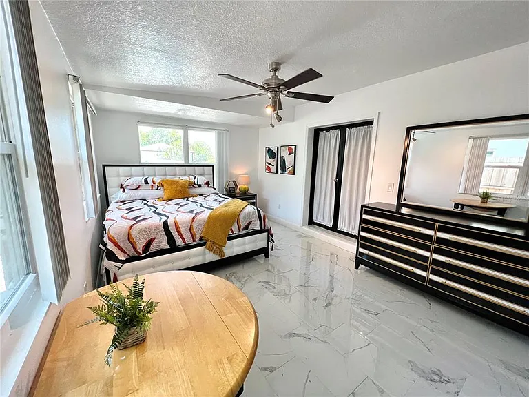 2173 Riviera Dr — Photo 9