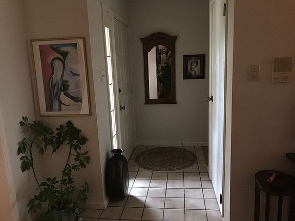4th image of 49 Oaks Pl