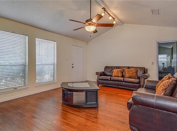 5th image of 2512 Kelton St