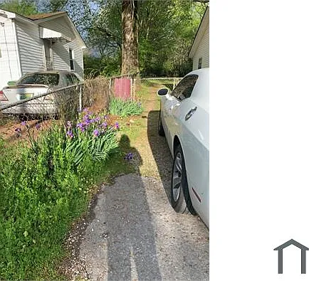 3 bed, 1110 sqft, $1,295 — Photo 2