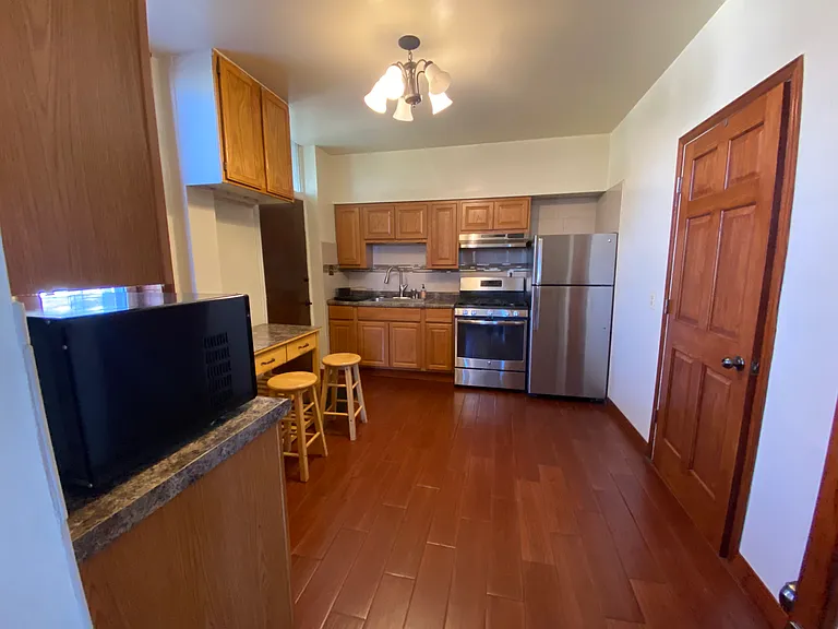 1340 W 19th St #1 — Photo 1