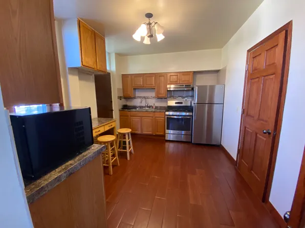 1340 W 19th St APT 1, Chicago, IL 60608