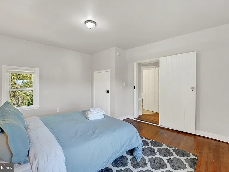 211 Gale Ln — Photo 33