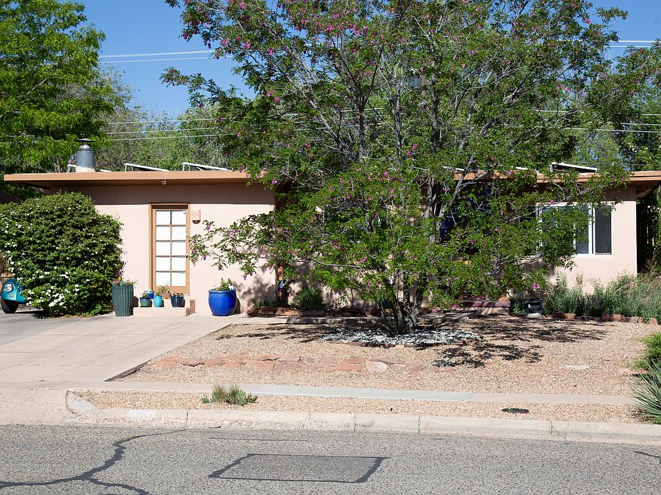 1st image of 809 Rio Vista St