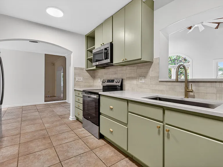 606 Paulina Rd — Photo 8
