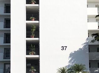 37 High Point Cir E APT 206, Naples, FL 34103