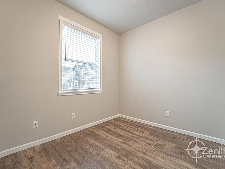 14425 NE 22nd Ave — Photo 10