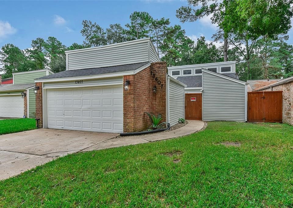 13407 Ravensway Dr. has been updated both inside and out!
