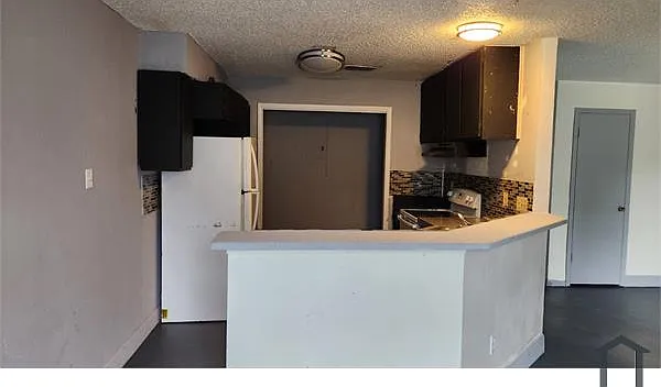 3 bed, 1000 sqft, $1,700 — Photo 2