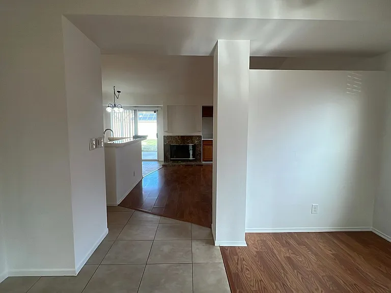 2121 Beechwood St — Photo 6