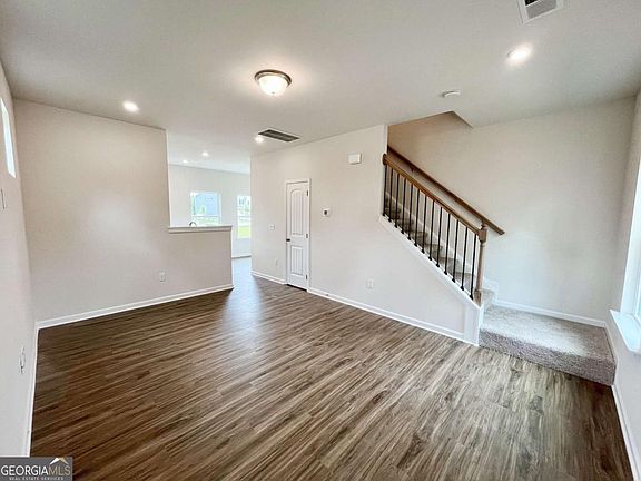2nd image of 21 Cove Ln